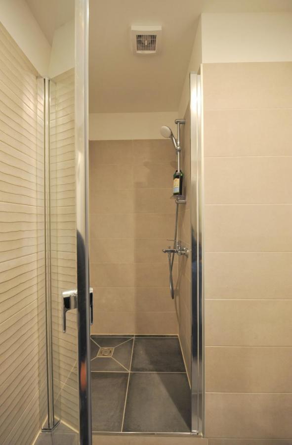 Central Comfort At Hanzas Residence, Stay Near Cafes, Bars, Museums & Esplanade Riga Bagian luar foto
