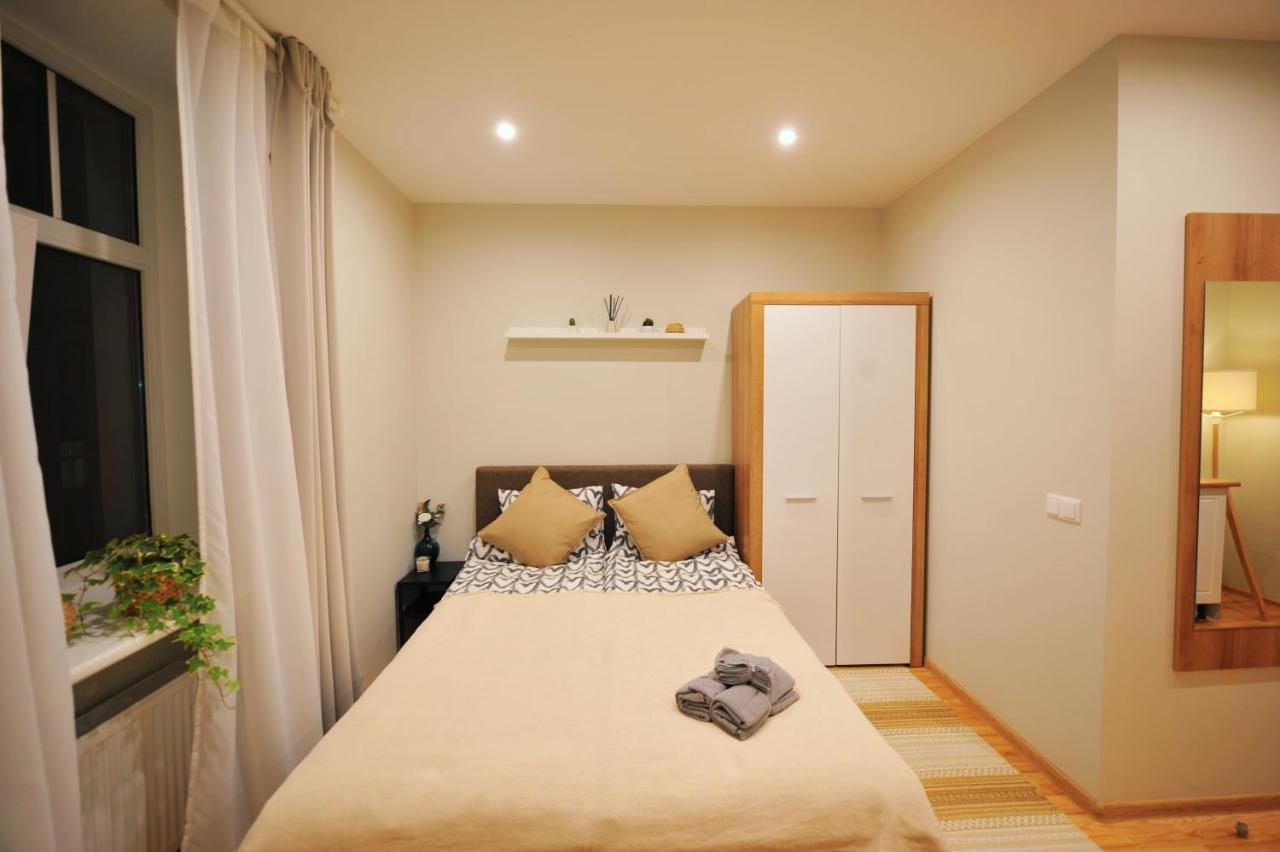 Central Comfort At Hanzas Residence, Stay Near Cafes, Bars, Museums & Esplanade Riga Bagian luar foto