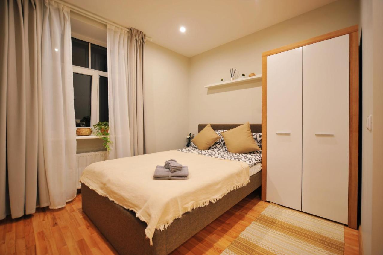 Central Comfort At Hanzas Residence, Stay Near Cafes, Bars, Museums & Esplanade Riga Bagian luar foto