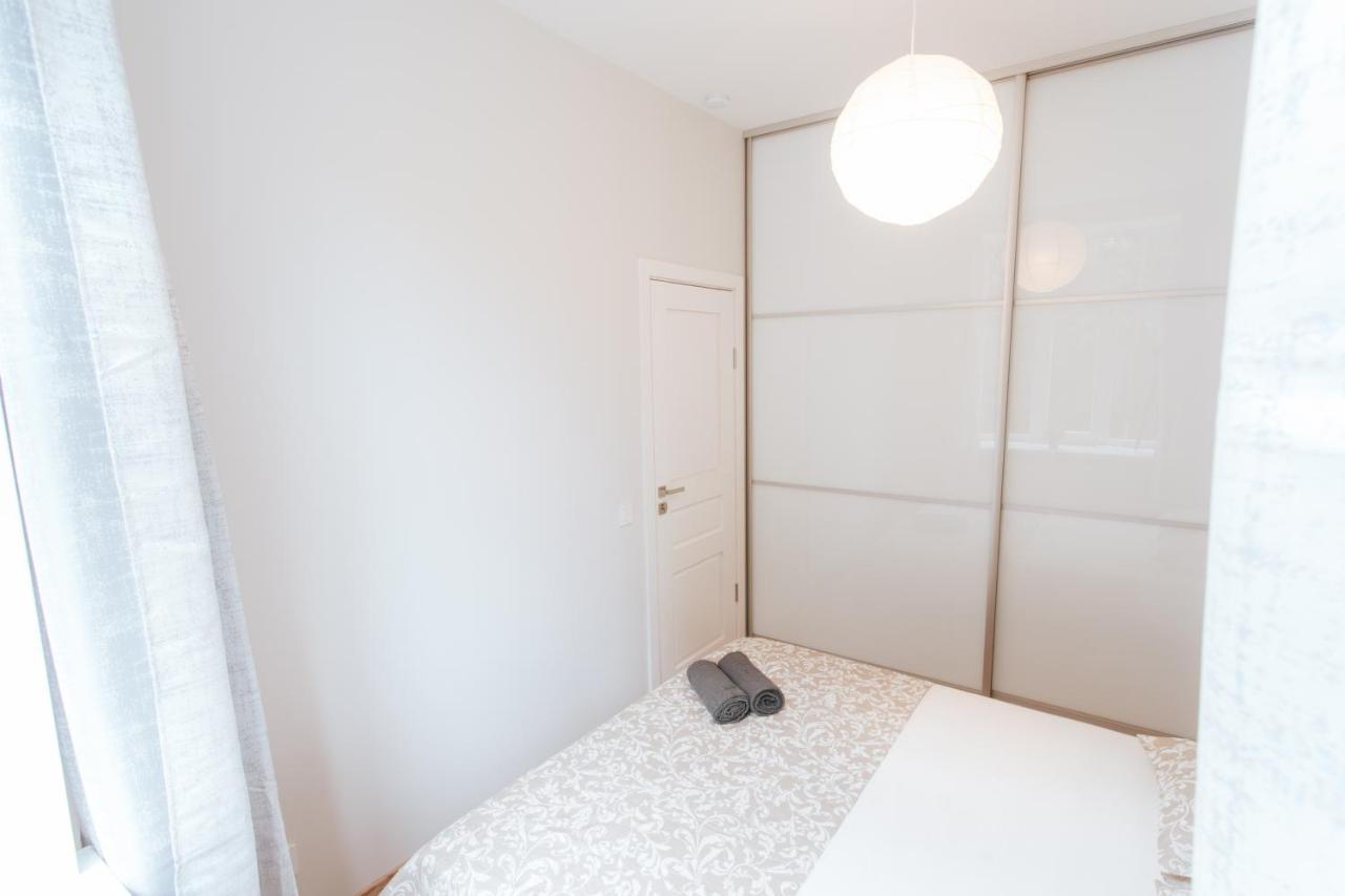 Central Comfort At Hanzas Residence, Stay Near Cafes, Bars, Museums & Esplanade Riga Bagian luar foto