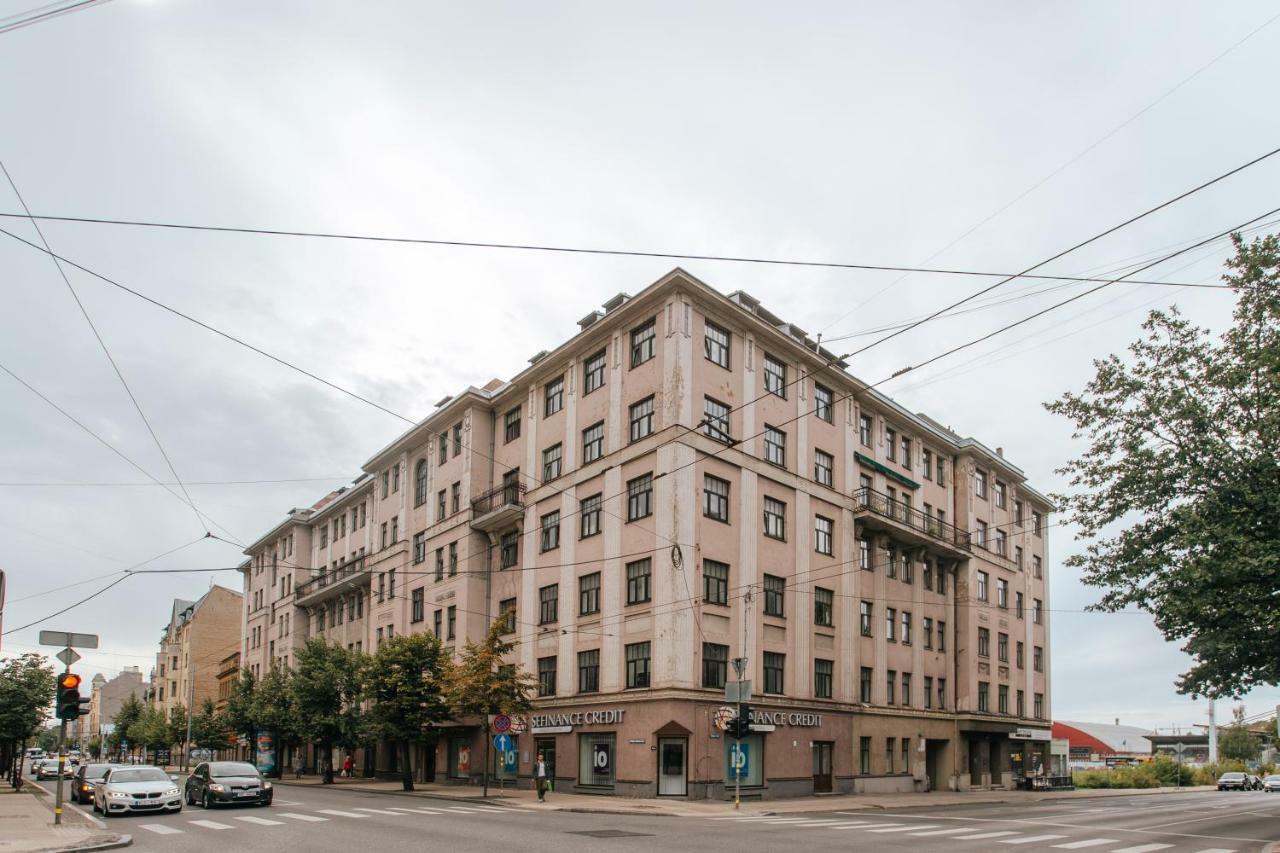 Central Comfort At Hanzas Residence, Stay Near Cafes, Bars, Museums & Esplanade Riga Bagian luar foto
