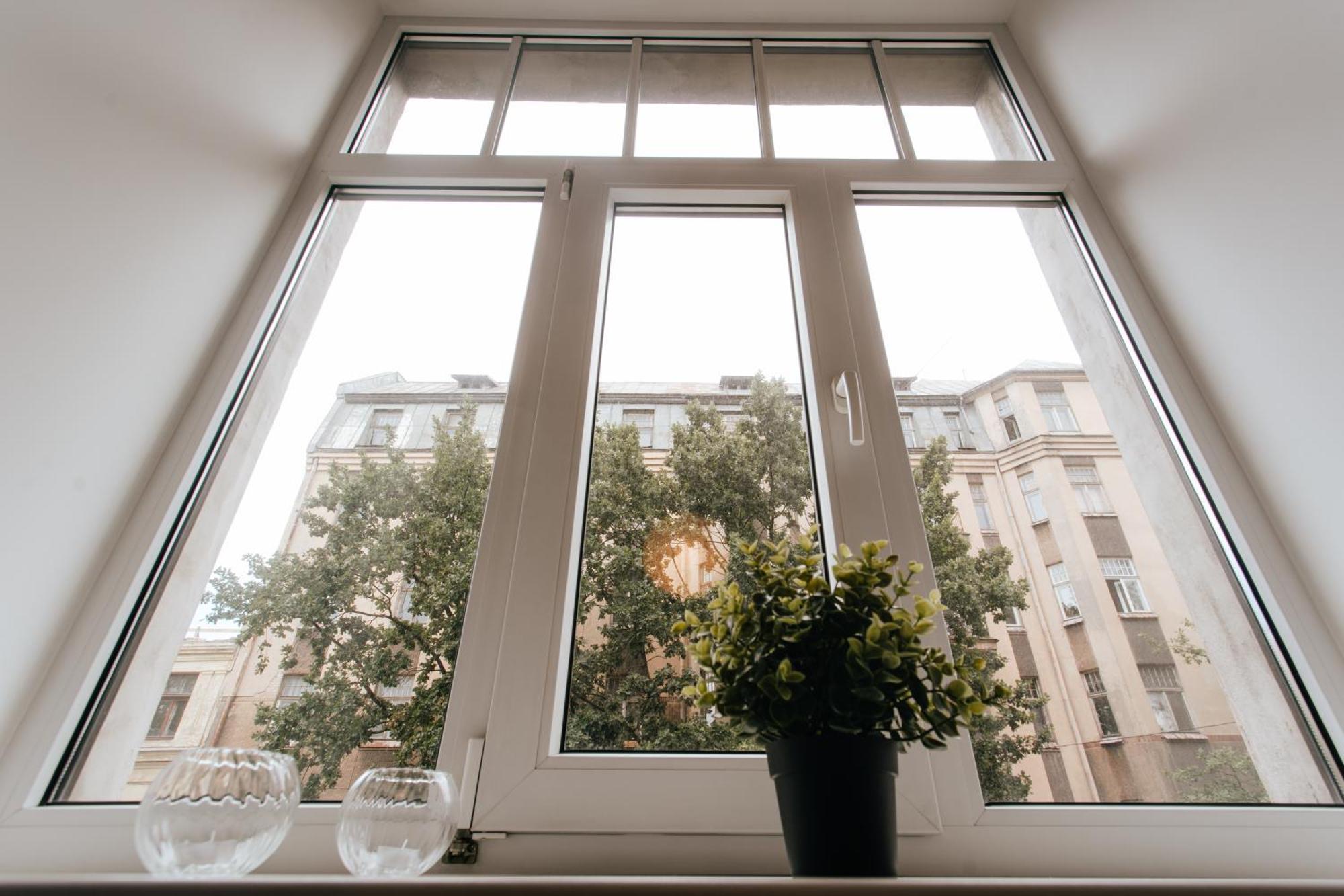 Central Comfort At Hanzas Residence, Stay Near Cafes, Bars, Museums & Esplanade Riga Bagian luar foto