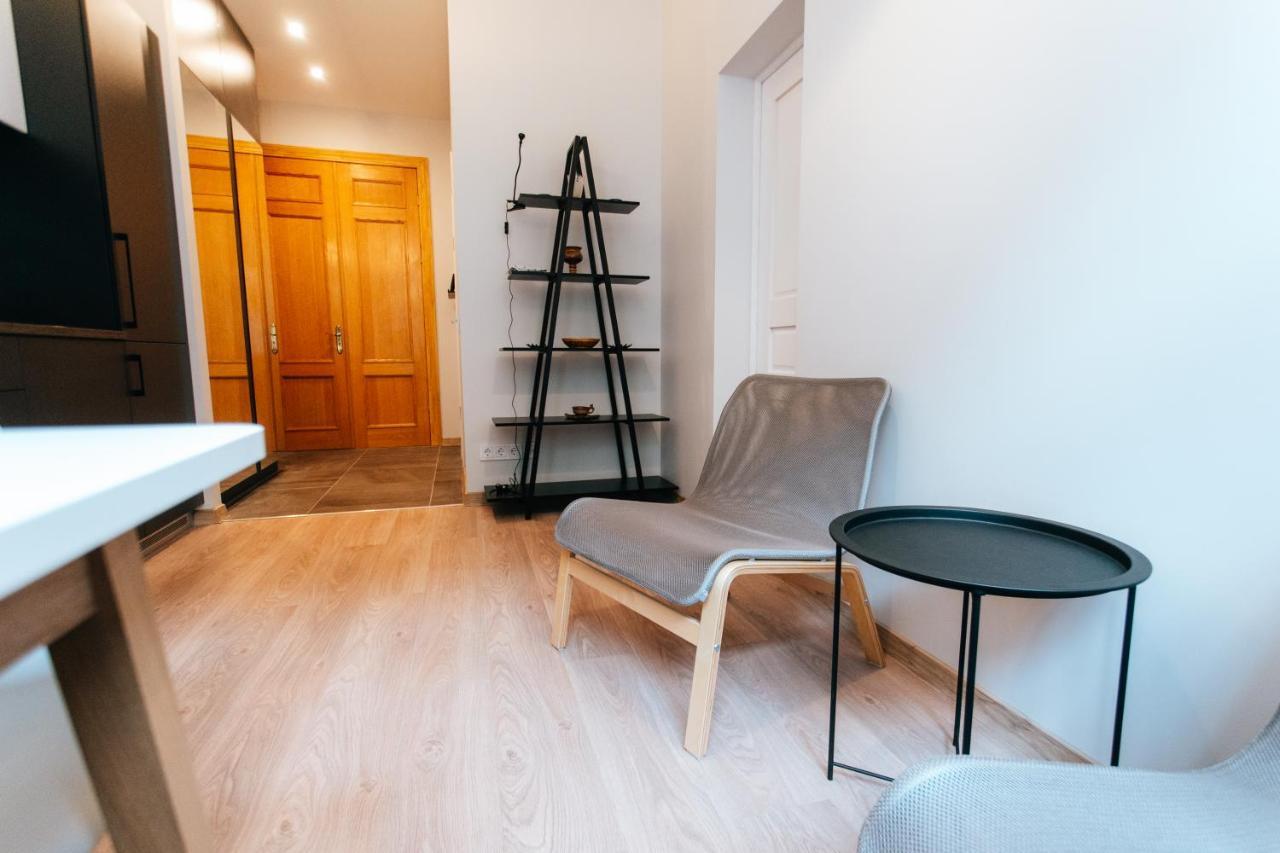 Central Comfort At Hanzas Residence, Stay Near Cafes, Bars, Museums & Esplanade Riga Bagian luar foto