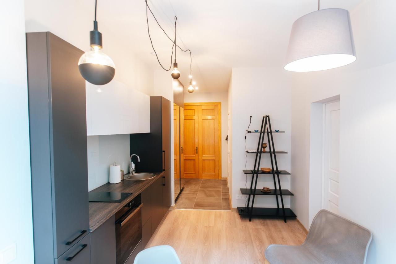 Central Comfort At Hanzas Residence, Stay Near Cafes, Bars, Museums & Esplanade Riga Bagian luar foto