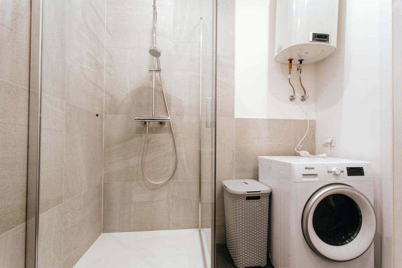 Central Comfort At Hanzas Residence, Stay Near Cafes, Bars, Museums & Esplanade Riga Bagian luar foto